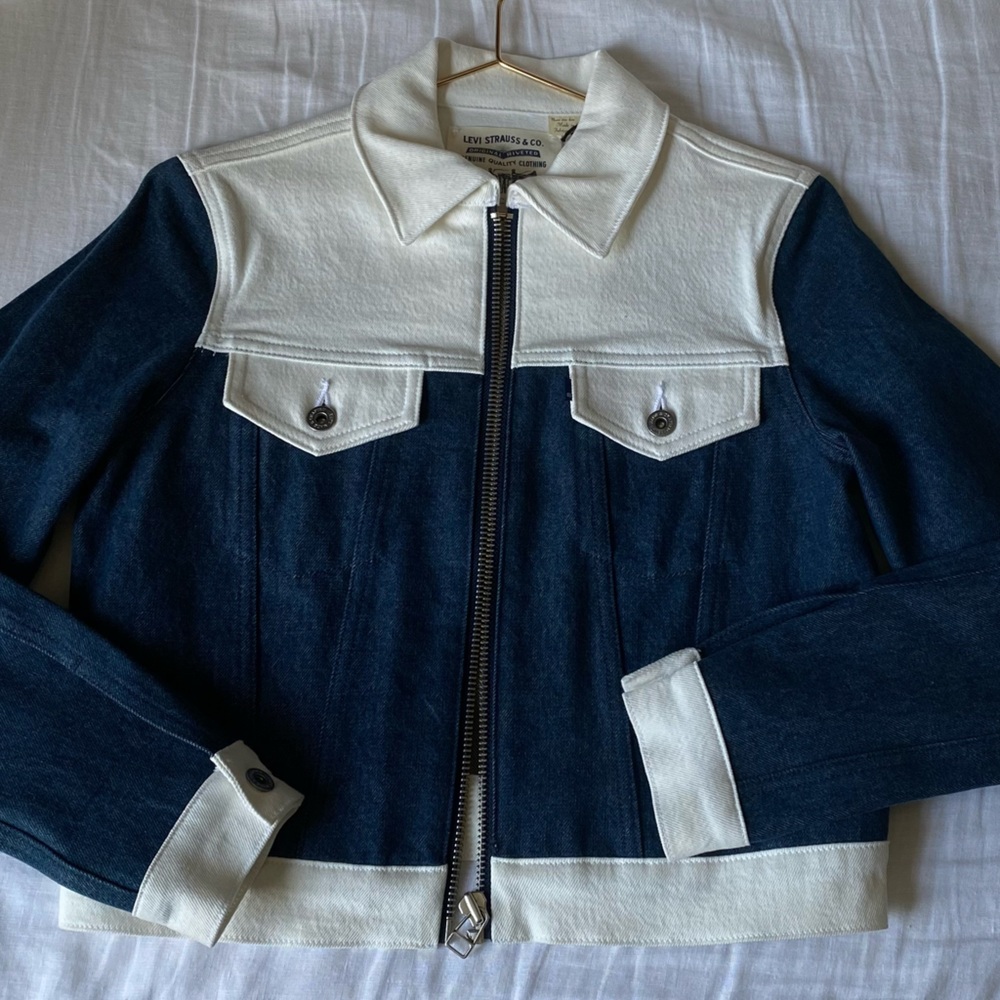 SOLD ❌ Levi’s | Two Tone Denim Jacket | size M